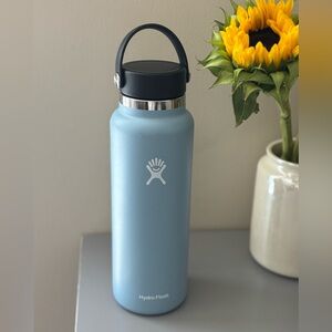 40oz Hydro Flask (Rain) Insulated Bottle with Black Cap